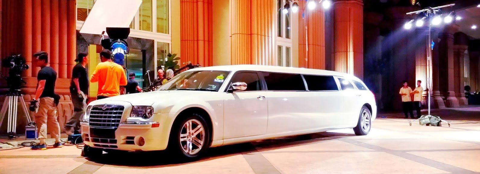5 FUN THINGS TO DO IN A LIMO RIDE
